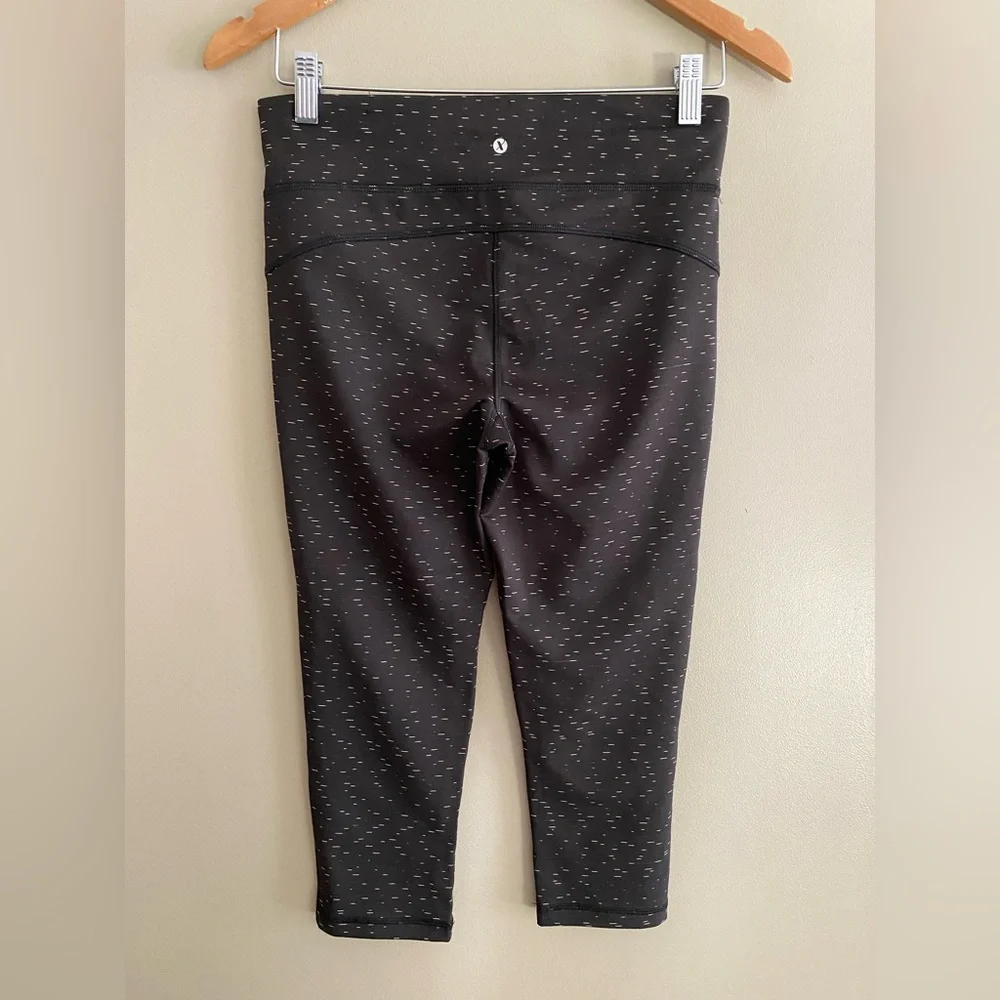 Xersion: Black Forted Capris Leggings with Brushed White Detail
